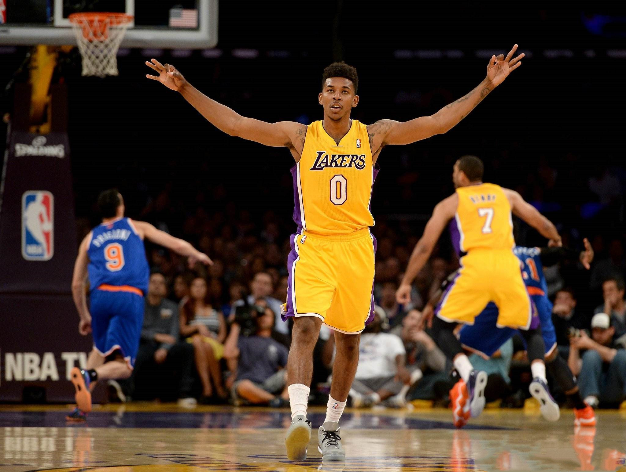 舆论压力被 舆论压力被